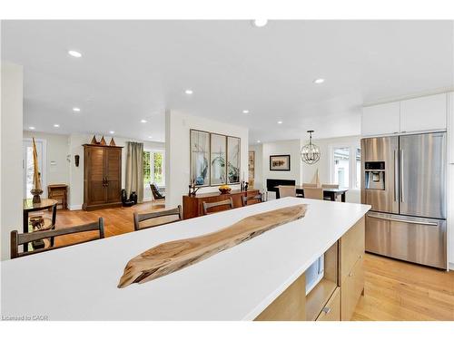 912 Boothman Avenue, Burlington, ON - Indoor Photo Showing Kitchen