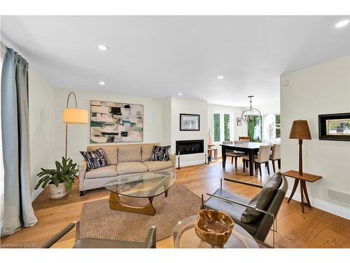 912 Boothman Avenue, Burlington, ON - Indoor Photo Showing Living Room