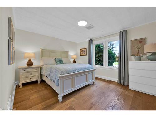 912 Boothman Avenue, Burlington, ON - Indoor Photo Showing Bedroom