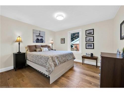 912 Boothman Avenue, Burlington, ON - Indoor Photo Showing Bedroom