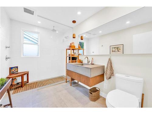 912 Boothman Avenue, Burlington, ON - Indoor