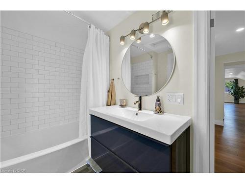 912 Boothman Avenue, Burlington, ON - Indoor Photo Showing Bathroom