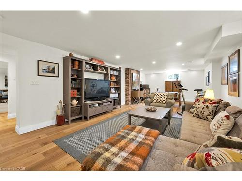 912 Boothman Avenue, Burlington, ON - Indoor Photo Showing Living Room