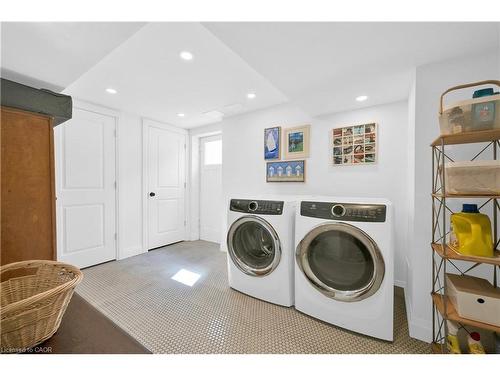 912 Boothman Avenue, Burlington, ON - Indoor Photo Showing Laundry Room