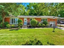 894 Bishop Place  Ancaster, ON L9G 3E5