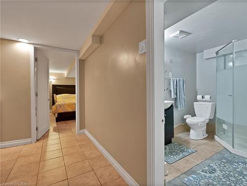 210 East 24Th Street, Hamilton, ON - Indoor Photo Showing Bathroom