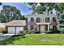 152 Breckondale Court  Burlington, ON L7N 1X7