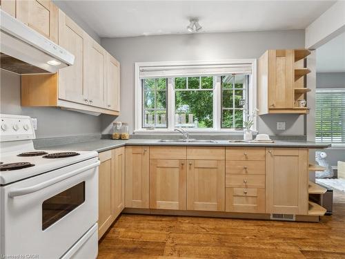 222 Alscot Crescent, Morrison, ON - Indoor Photo Showing Kitchen