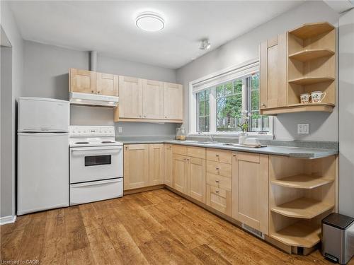 222 Alscot Crescent, Morrison, ON - Indoor Photo Showing Kitchen With Double Sink