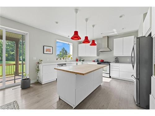 126 Shorties Side Road, Norfolk County, ON - Indoor Photo Showing Kitchen With Upgraded Kitchen
