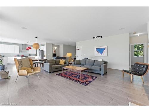 126 Shorties Side Road, Norfolk County, ON - Indoor Photo Showing Living Room