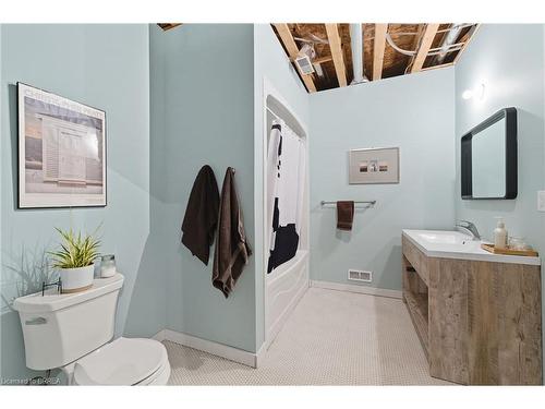 126 Shorties Side Road, Norfolk County, ON - Indoor Photo Showing Bathroom