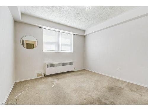 1-2418 New Street, Burlington, ON - Indoor Photo Showing Other Room