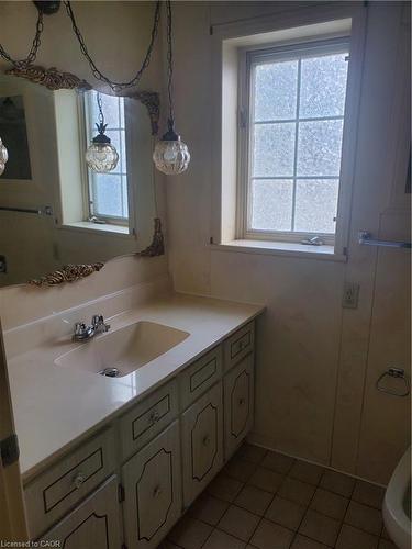 107 Cathcart Street, Hamilton, ON - Indoor Photo Showing Bathroom