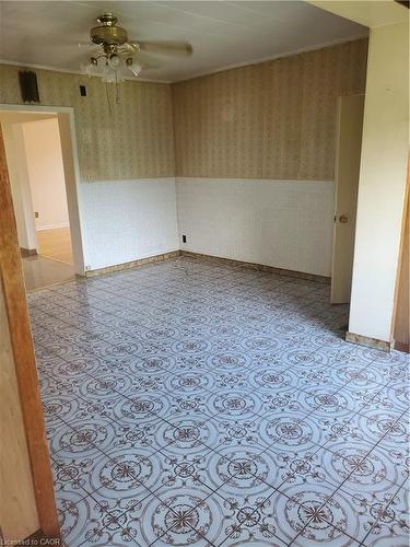 107 Cathcart Street, Hamilton, ON - Indoor Photo Showing Other Room