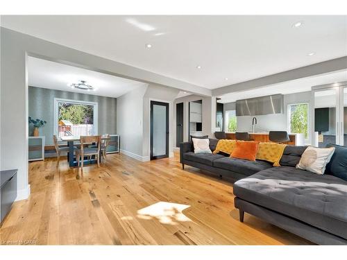 254 Pinewood Place, Waterloo, ON - Indoor Photo Showing Living Room