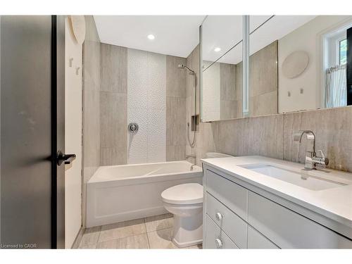 254 Pinewood Place, Waterloo, ON - Indoor Photo Showing Bathroom
