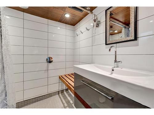 254 Pinewood Place, Waterloo, ON - Indoor Photo Showing Bathroom