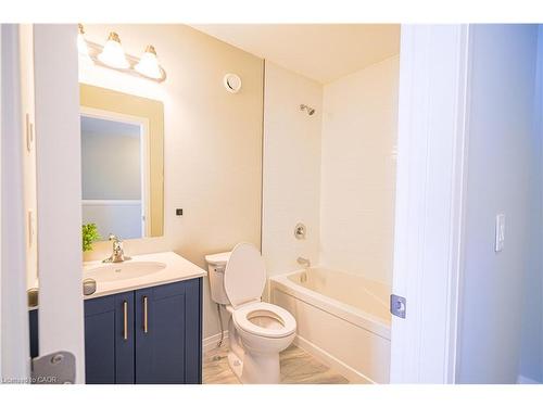 51-10 South Creek Drive, Kitchener, ON - Indoor Photo Showing Bathroom
