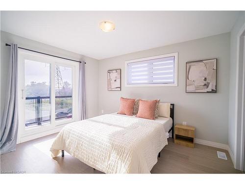 51-10 South Creek Drive, Kitchener, ON - Indoor Photo Showing Bedroom