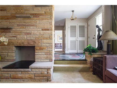 6 Freeland Court, Hamilton, ON - Indoor Photo Showing Other Room