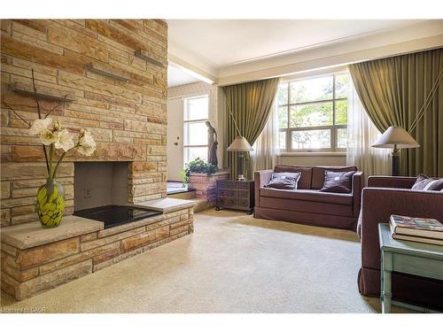 6 Freeland Court, Hamilton, ON - Indoor Photo Showing Living Room With Fireplace