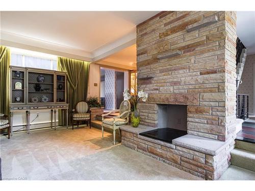 6 Freeland Court, Hamilton, ON - Indoor Photo Showing Living Room With Fireplace