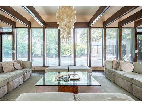 6 Freeland Court, Hamilton, ON - Indoor Photo Showing Living Room