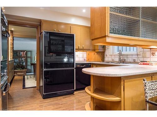 6 Freeland Court, Hamilton, ON - Indoor Photo Showing Kitchen