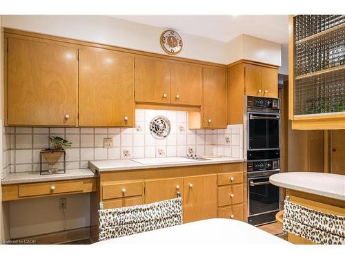 6 Freeland Court, Hamilton, ON - Indoor Photo Showing Kitchen