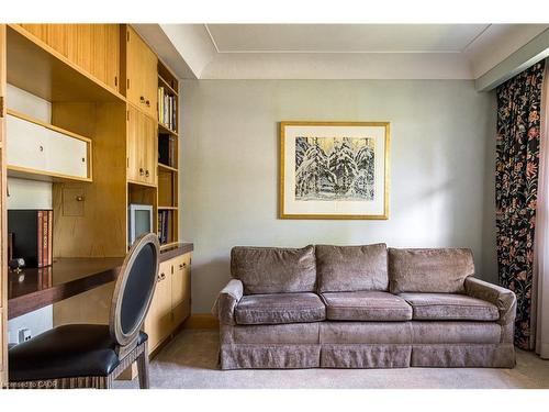 6 Freeland Court, Hamilton, ON - Indoor Photo Showing Living Room