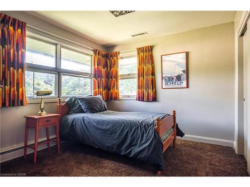 6 Freeland Court, Hamilton, ON - Indoor Photo Showing Bedroom