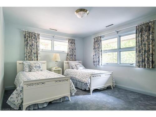 6 Freeland Court, Hamilton, ON - Indoor Photo Showing Bedroom