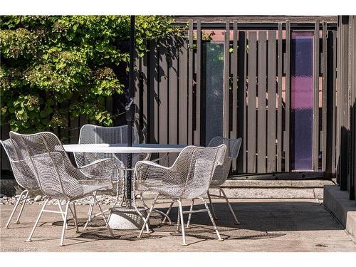 6 Freeland Court, Hamilton, ON - Outdoor