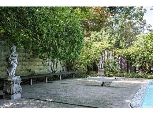 6 Freeland Court, Hamilton, ON - Outdoor