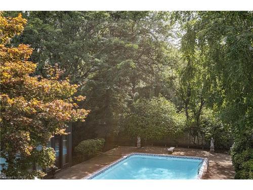 6 Freeland Court, Hamilton, ON - Outdoor With In Ground Pool