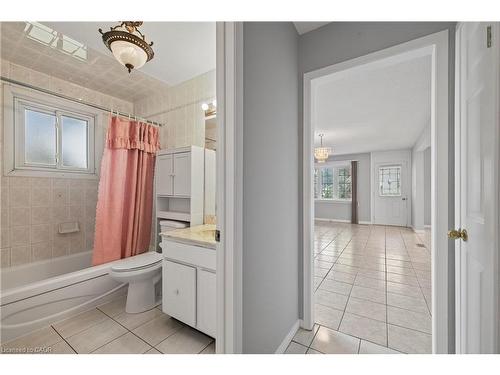 233 High Street, London, ON - Indoor Photo Showing Bathroom