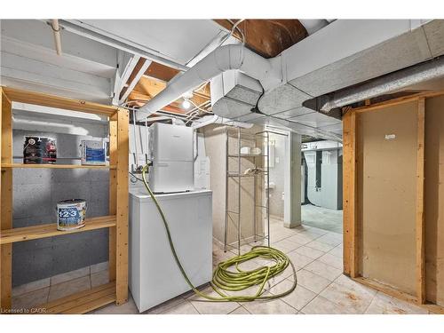 233 High Street, London, ON - Indoor Photo Showing Other Room