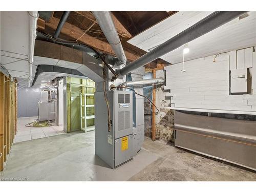 233 High Street, London, ON - Indoor Photo Showing Basement