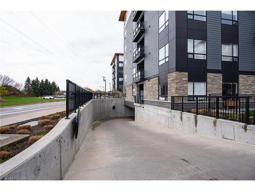 505-251 Northfield Drive E, Waterloo, ON - Outdoor