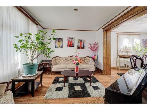 44 Walter Street, Kitchener, ON - Indoor Photo Showing Living Room