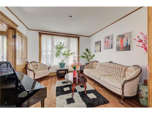 44 Walter Street, Kitchener, ON - Indoor Photo Showing Living Room