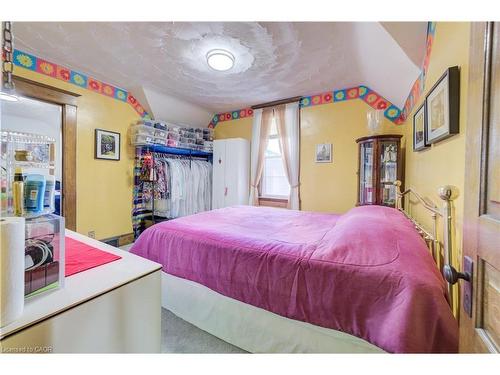 44 Walter Street, Kitchener, ON - Indoor Photo Showing Bedroom