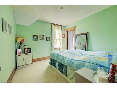 44 Walter Street, Kitchener, ON - Indoor Photo Showing Bedroom