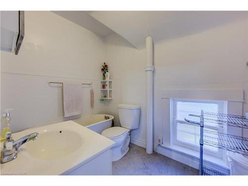 44 Walter Street, Kitchener, ON - Indoor Photo Showing Bathroom