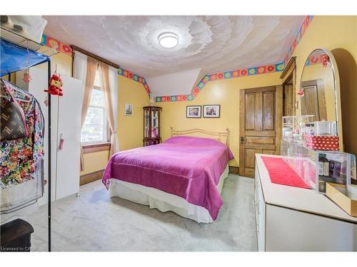 44 Walter Street, Kitchener, ON - Indoor Photo Showing Bedroom