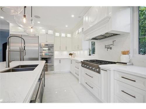 452 Rothesay Place, Burlington, ON - Indoor Photo Showing Kitchen With Double Sink With Upgraded Kitchen