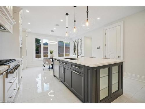 452 Rothesay Place, Burlington, ON - Indoor Photo Showing Kitchen With Upgraded Kitchen
