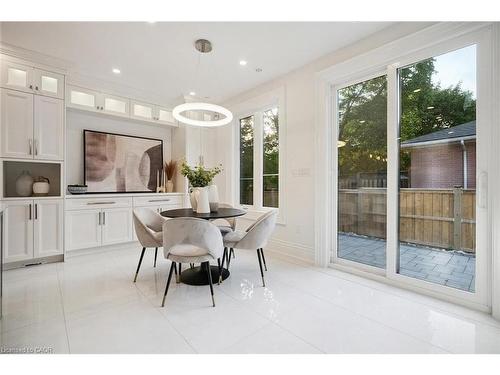 452 Rothesay Place, Burlington, ON - Indoor Photo Showing Dining Room