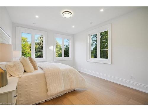 452 Rothesay Place, Burlington, ON - Indoor Photo Showing Bedroom